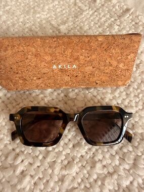 AKILA ERA Tortoiseshell Square Sunglasses - Brown Lenses